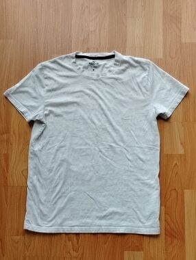 Hollister Short Sleeve Crew Tee in Light Gray